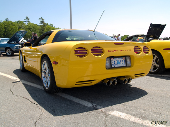 2001 Corvette yellow coupe